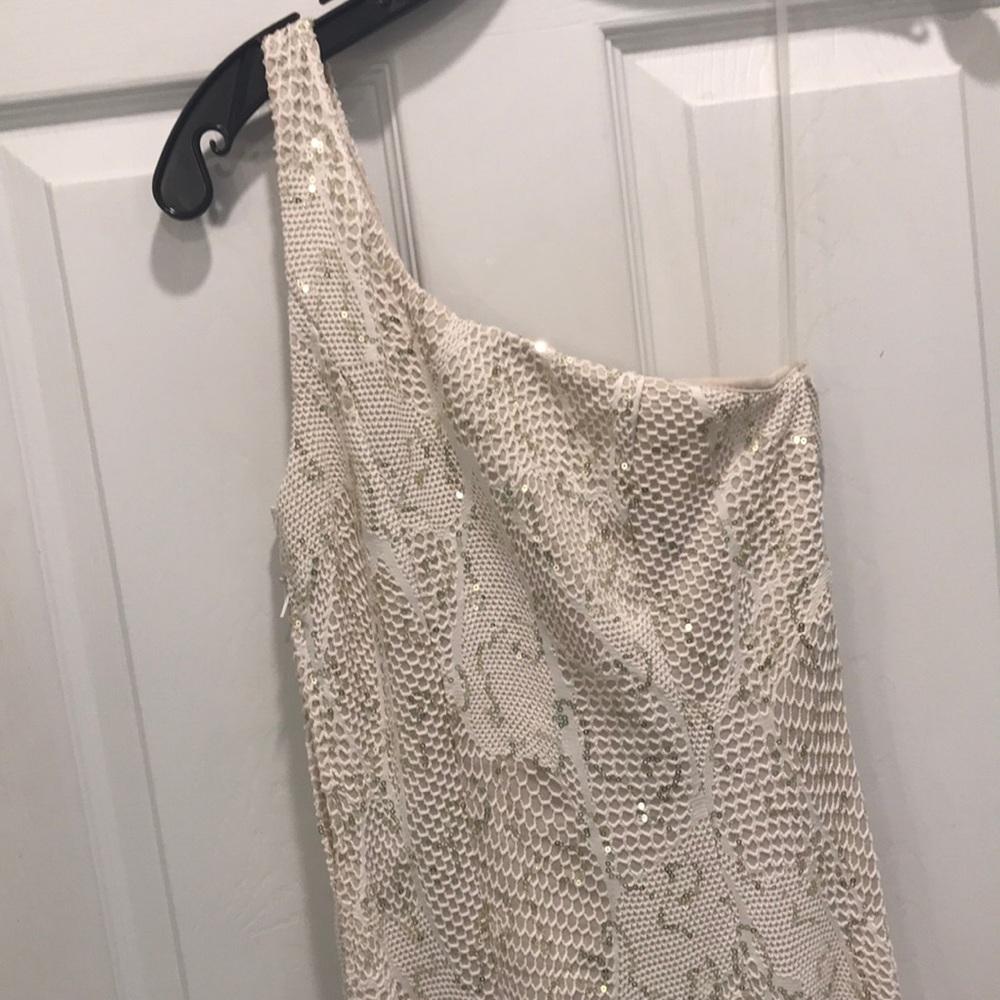 Dress. Medium. Maxi. One shoulder.